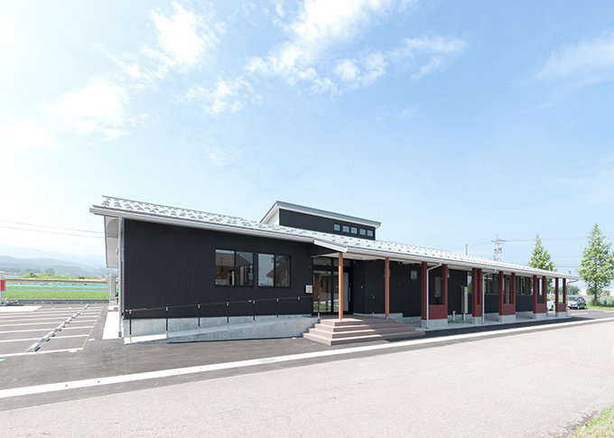 大スパン構造を実現した多機能型福祉事務所 │木造化事例