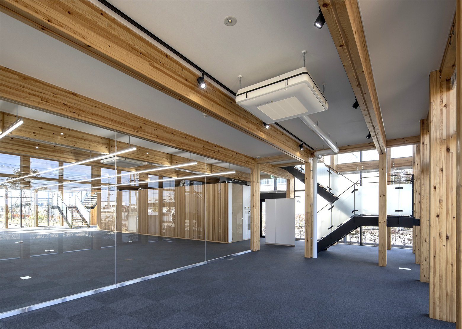 大断面梁　事務所