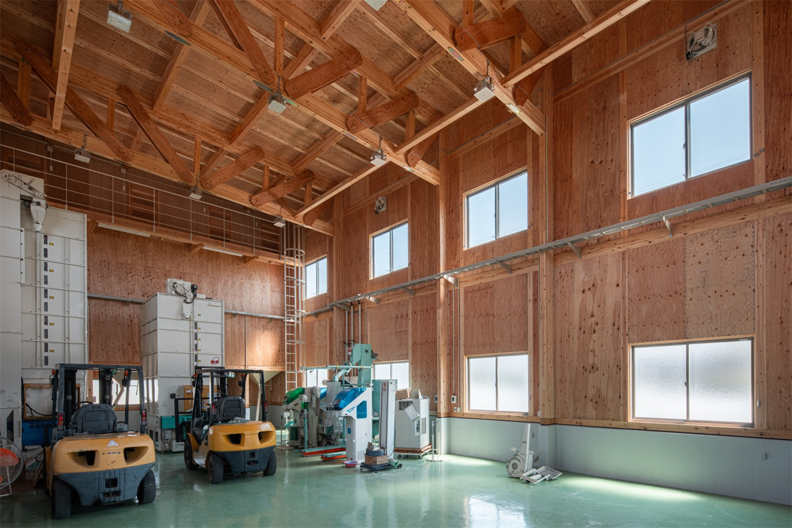 木造トラス構造　無柱空間